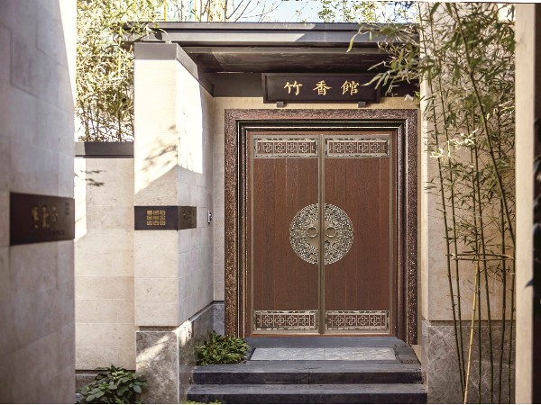 佛山銅門(mén)廠家愛(ài)唯銅藝專(zhuān)注于家裝別墅銅門(mén)