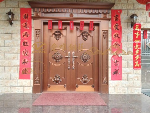 江西贛州張總、羅總豪宅用上愛(ài)唯銅藝別墅銅門